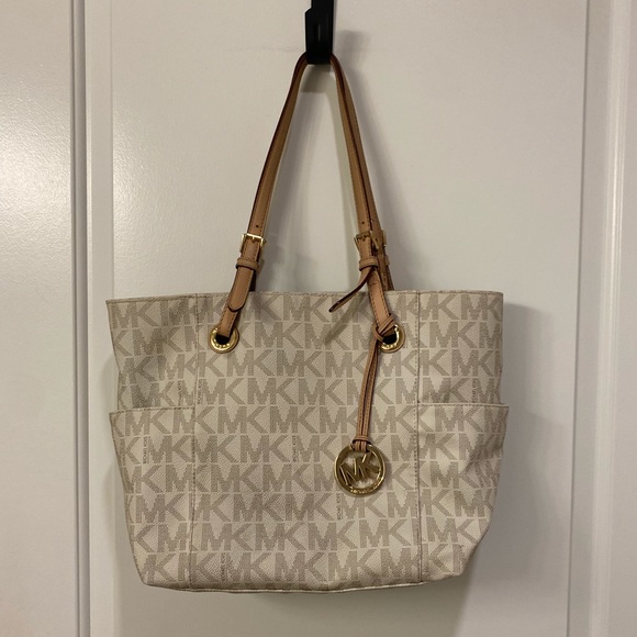 Michael Kors Handbags - Michael Kors bag